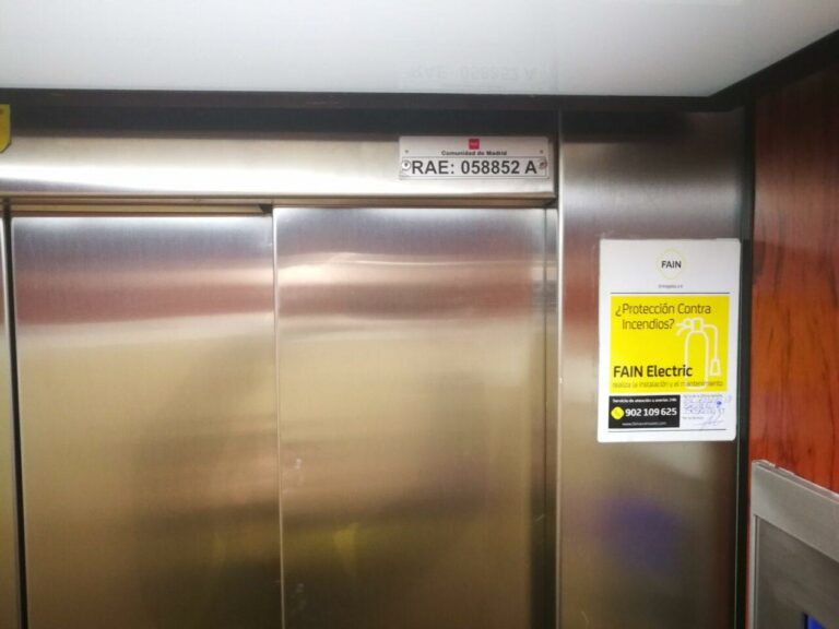 Ascensor con número RAE 058852 A FAIN