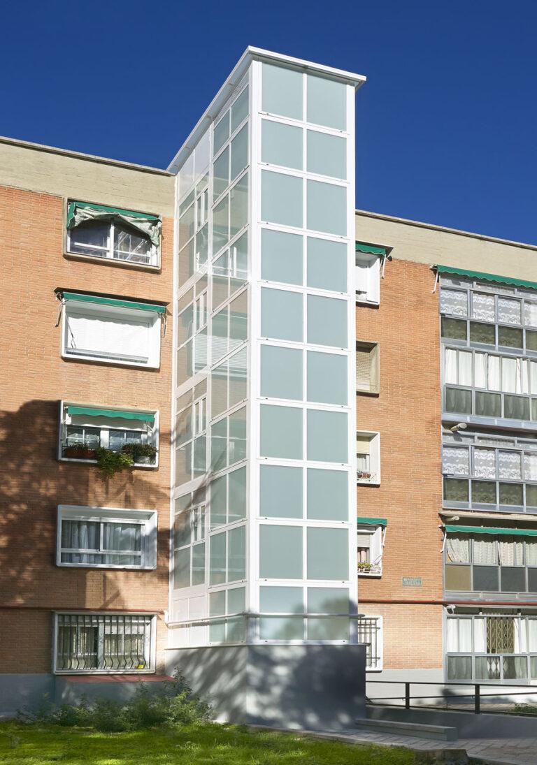 Ascensor FAIN fachada finca sin ascensor