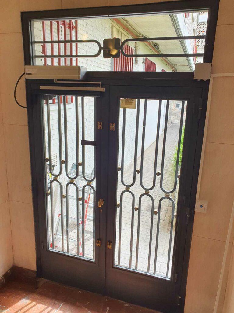 Automatización puerta portal