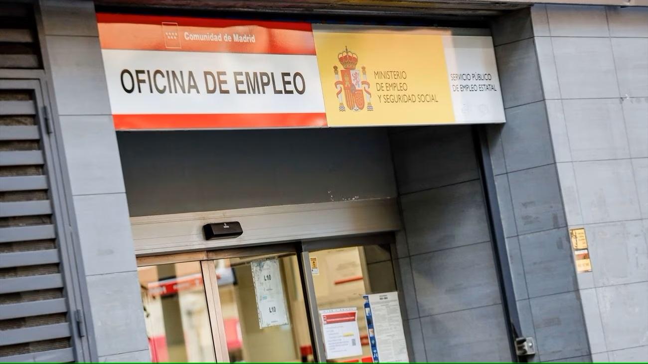 Foto puertas automáticas sede empleo Comunidad de Madrid