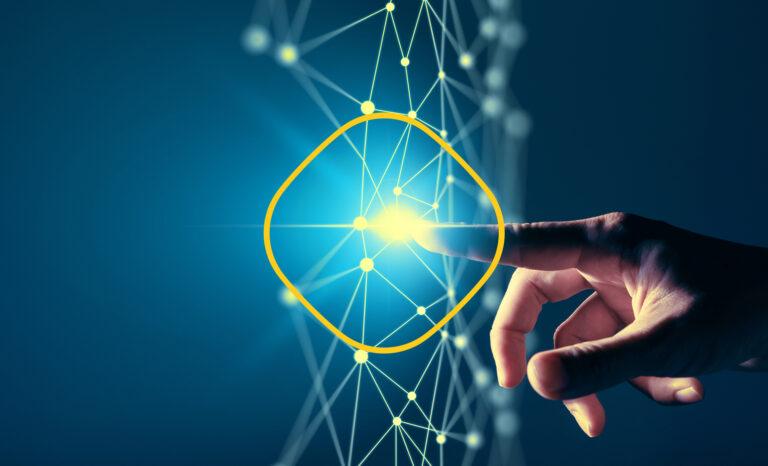 Dedo tocando tecnología