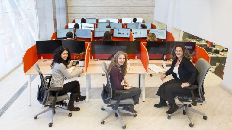 FAIN-CONTACT-CENTER_tamara-arranz_001-1-scaled