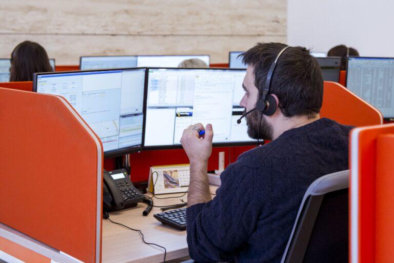 FAIN-CONTACT-CENTER_tamara-arranz_008-1-scaled