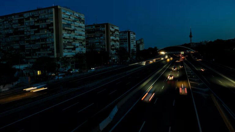 Fotografía de Madrid a oscuras durante el apagón eléctrico de 2025